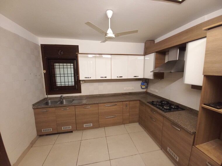 Kitchen, veera-safdarjung-enclave 4 Bedroom 3000 Sq.Ft. Apartment In Safdarjung Enclave Delhi 9631826