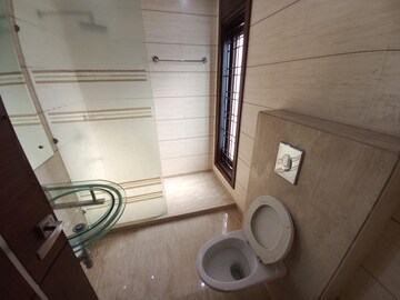Bathroom in 4 BHK Apartment at Veera Safdarjung Enclave, Safdarjung Enclave – for Rent