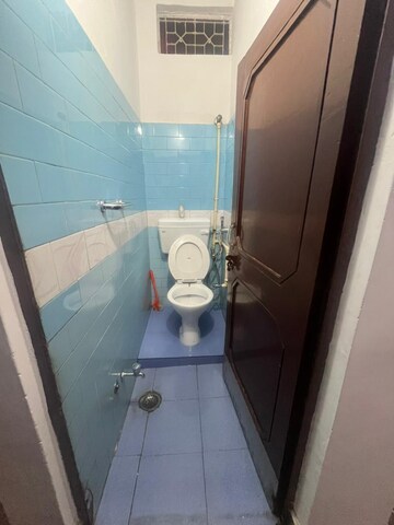 Bathroom in 1 BHK Apartment at Safdarjung Enclave – for Rent