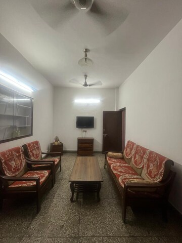 Living Room in 1 BHK Apartment at Safdarjung Enclave – for Rent