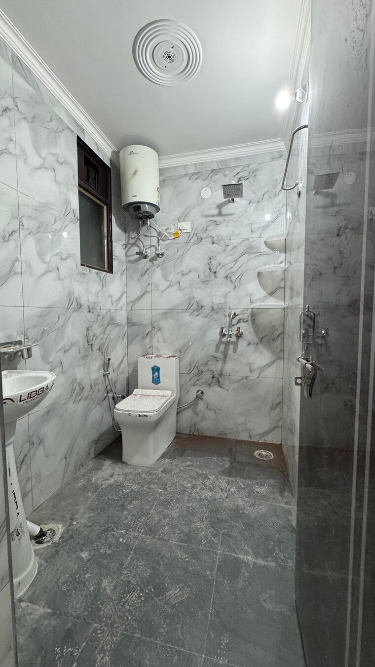 Bathroom, chattarpur 1 Bedroom 450 Sq.Ft. Builder Floor In Chattarpur Delhi 9631839