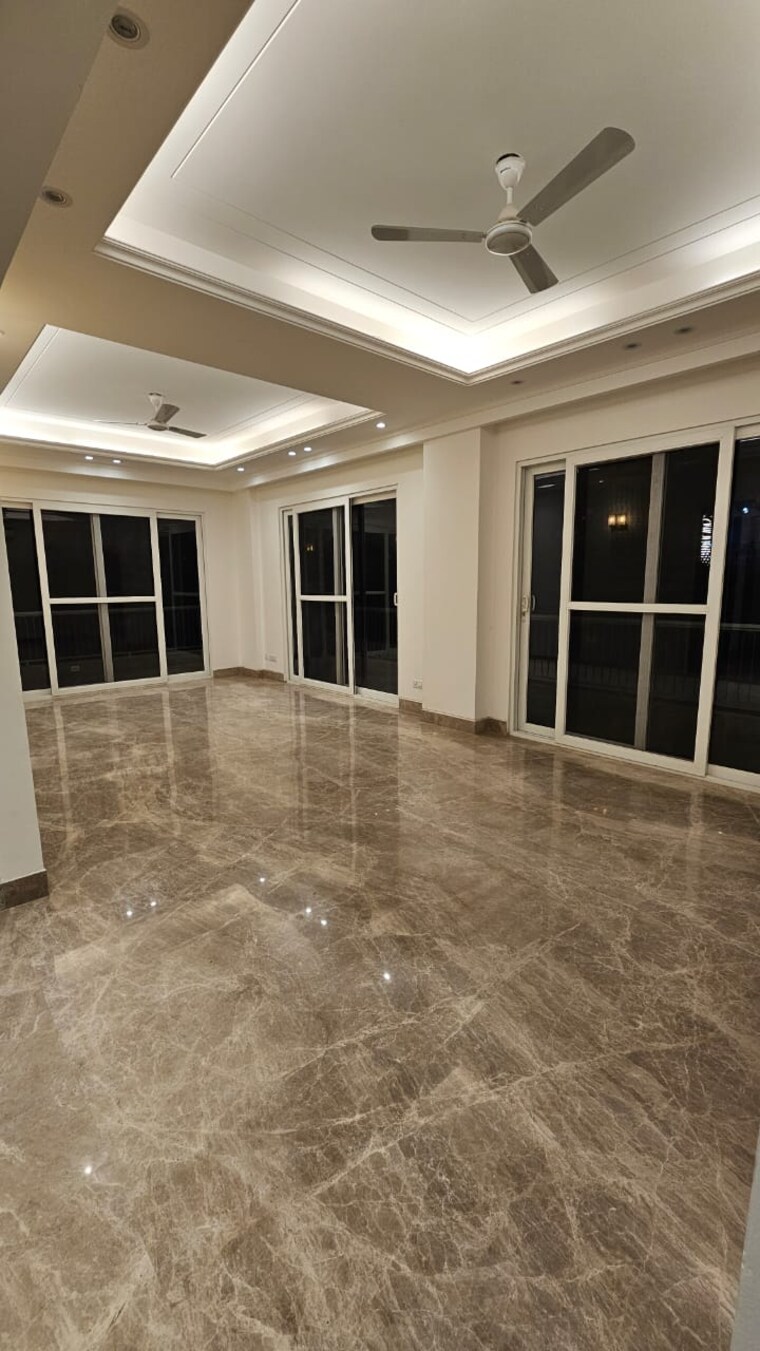  Parking, green park extension 4 Bedroom 3600 Sq.Ft. Apartment In Green Park Extension Delhi 9631841