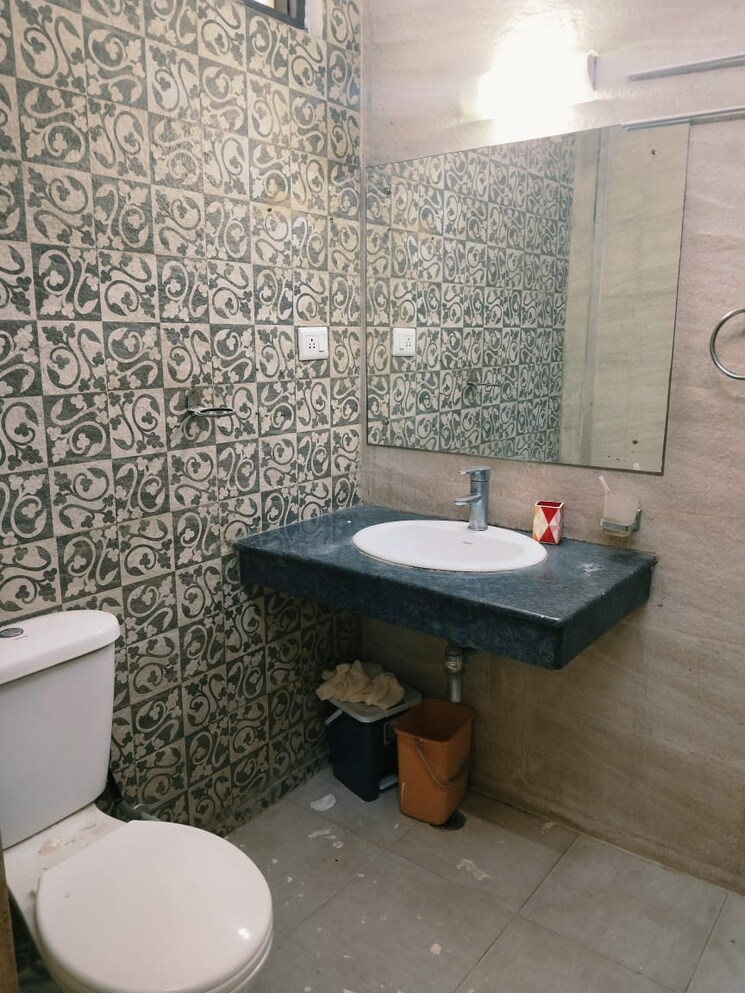 Bathroom, ss-mayfield-gardens 3 Bedroom 1750 Sq.Ft. Builder Floor In Sector 51 Gurgaon 9631858