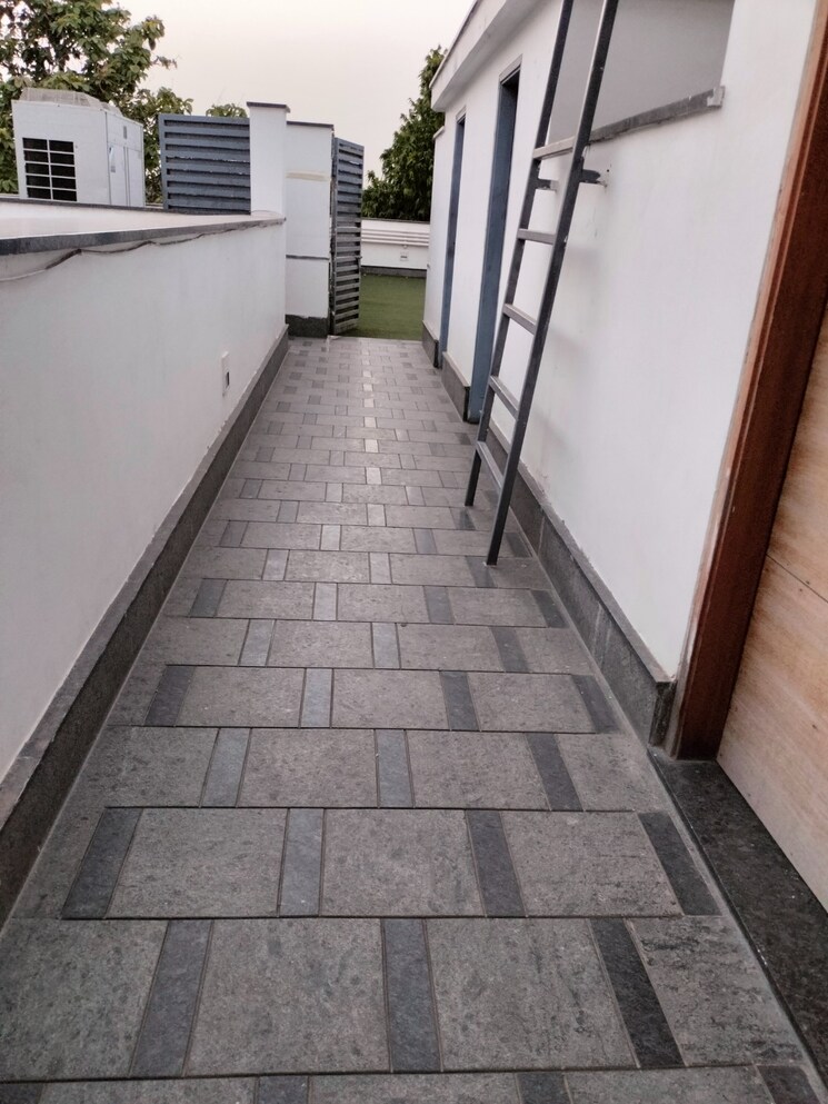 Balcony, hauz khas enclave 4 Bedroom 3600 Sq.Ft. Apartment In Hauz Khas Enclave Delhi 9631846