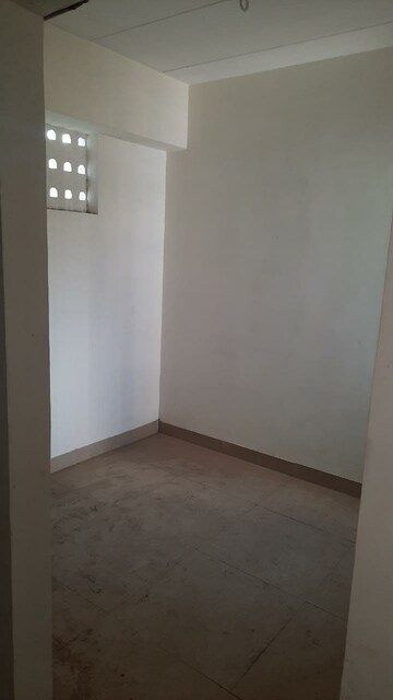 Room in 1 BHK Apartment at Shreeniwas Tower, Lower Parel – for Rent