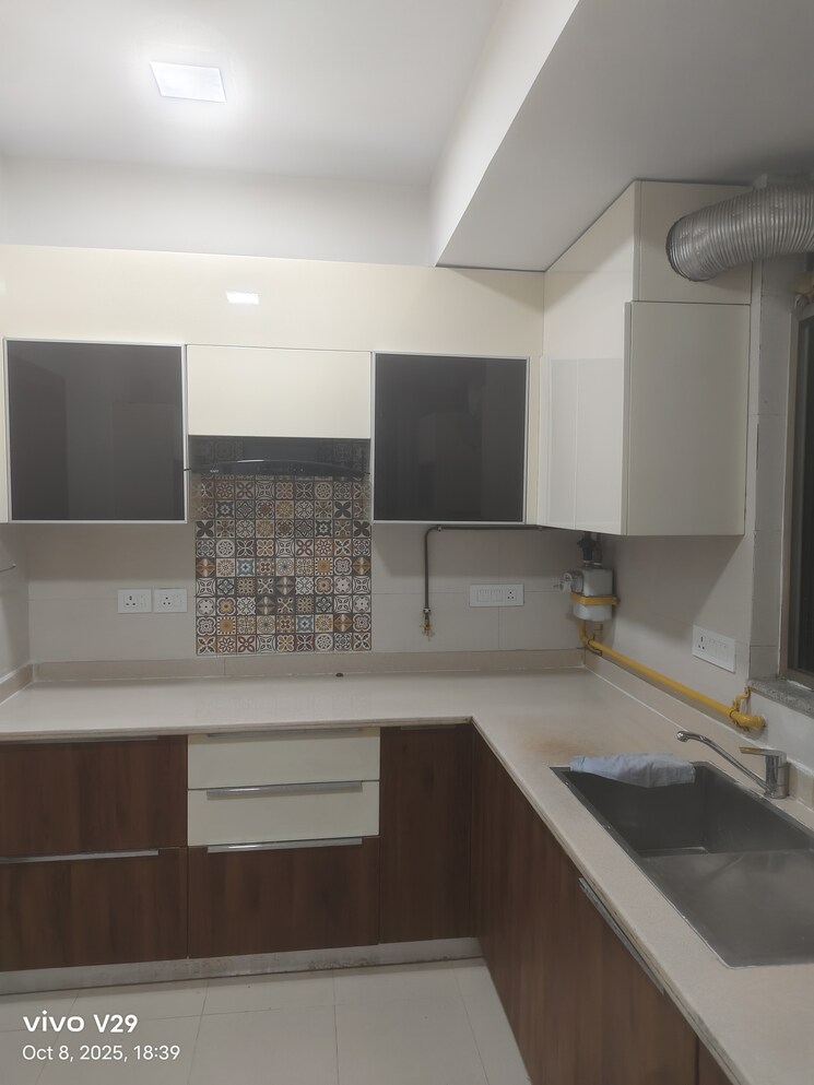 Kitchen, smart-world-orchard 3 Bedroom 1680 Sq.Ft. Apartment In Sector 61 Gurgaon 9631887