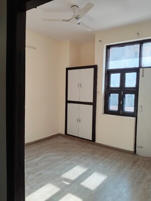 Room in 2 BHK Independent House at Sector 40 – for Sale