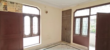 Room in 3 BHK Builder Floor at Gujranwala Town – for Rent