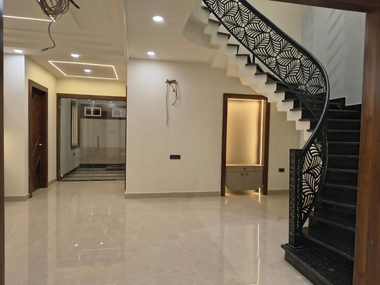 undefined, gomti nagar 5 Bedroom 2152 Sq.Ft. Villa In Gomti Nagar Lucknow 9631912