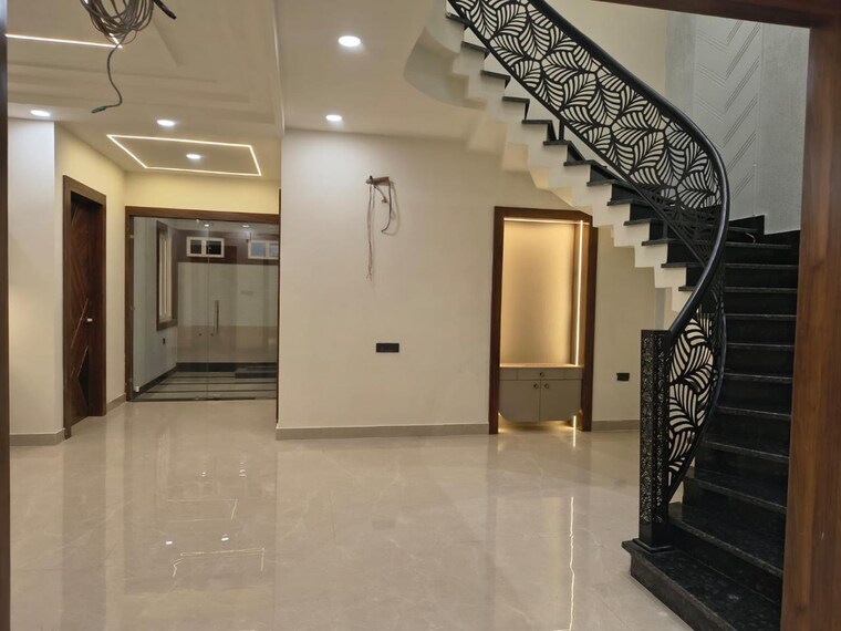 undefined, gomti nagar 5 Bedroom 2152 Sq.Ft. Villa In Gomti Nagar Lucknow 9631912