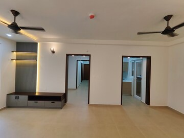 Room in 3.5 BHK Apartment at Bhartiya Nikoo Homes Phase 2, Thanisandra Main Road – for Rent