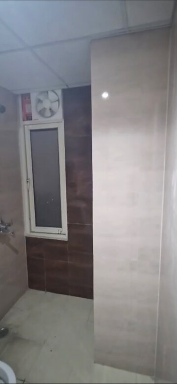 Building Lobby in 2.5 BHK Apartment at Mahagun Mantra II, Sector 10 Greater Noida – for Rent