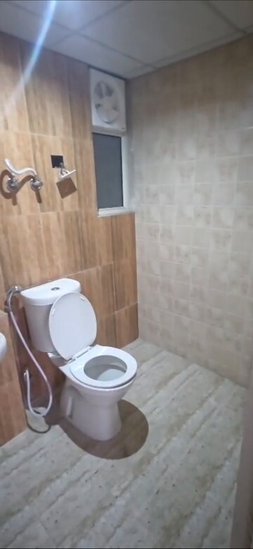 Bathroom in 2.5 BHK Apartment at Mahagun Mantra II, Sector 10 Greater Noida – for Rent