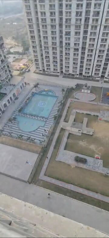 2.5 BHK Apartment For Rent in Mahagun Mantra II, Sector 10 Greater Noida