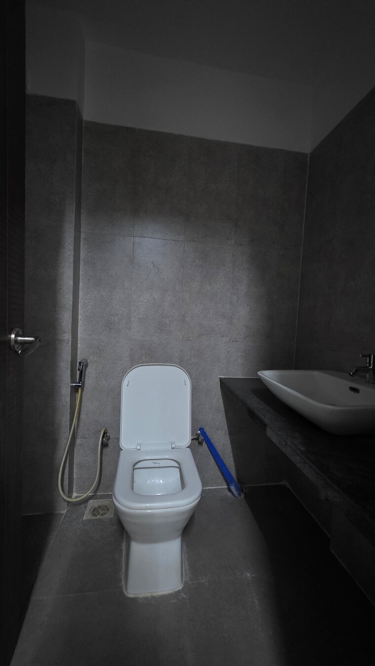 Bathroom, acme-ozone-phase-ii 2 Bedroom 676 Sq.Ft. Apartment In Ghodbunder Road Thane 9632031