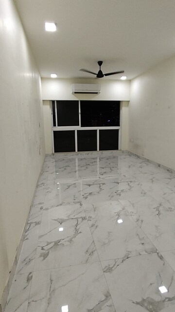 Room in 3 BHK Apartment at Group Seven Rushi Heights, Goregaon East – for Rent