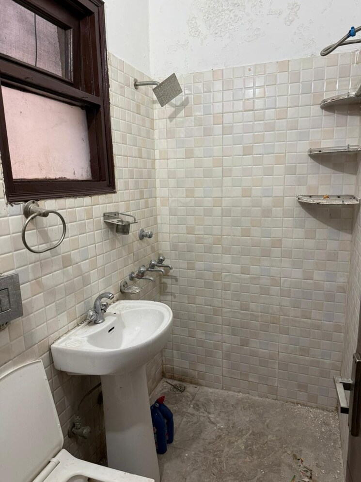 Attached Bathroom, dhakoli 2 Bedroom 900 Sq.Ft. Apartment In Dhakoli Zirakpur 9632075