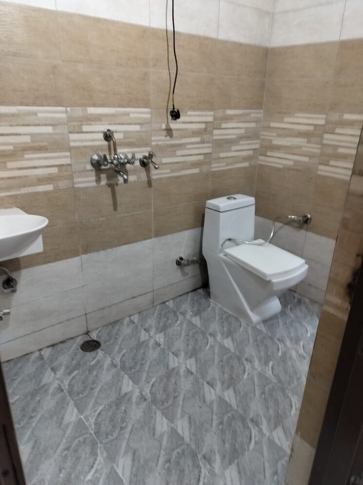 Bathroom, dhakoli 2 Bedroom 900 Sq.Ft. Apartment In Dhakoli Zirakpur 9632075