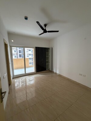 2.5 BHK Apartment For Rent in Gaur City 2 - 12th Avenue, Sector 16c Greater Noida