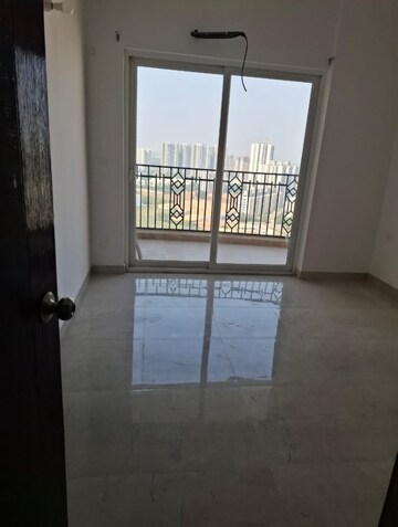 Room in 2 BHK Apartment at Hero Homes Gurgaon, Sector 104 – for Rent