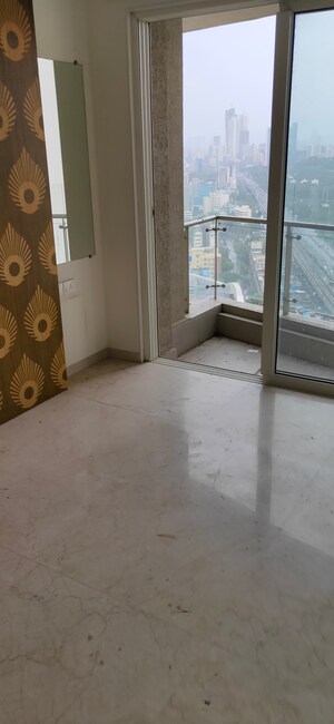 Room in 2 BHK Apartment at Lodha Fiorenza, Goregaon East – for Rent