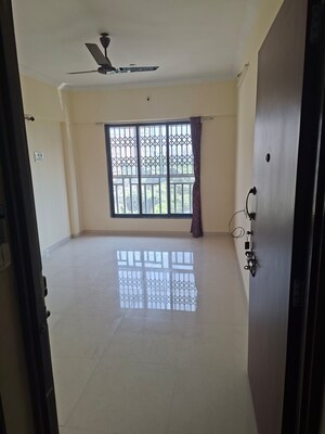 Room in 1 BHK Apartment at Raj Residency Kasarvadavali, Kasarvadavali – for Rent