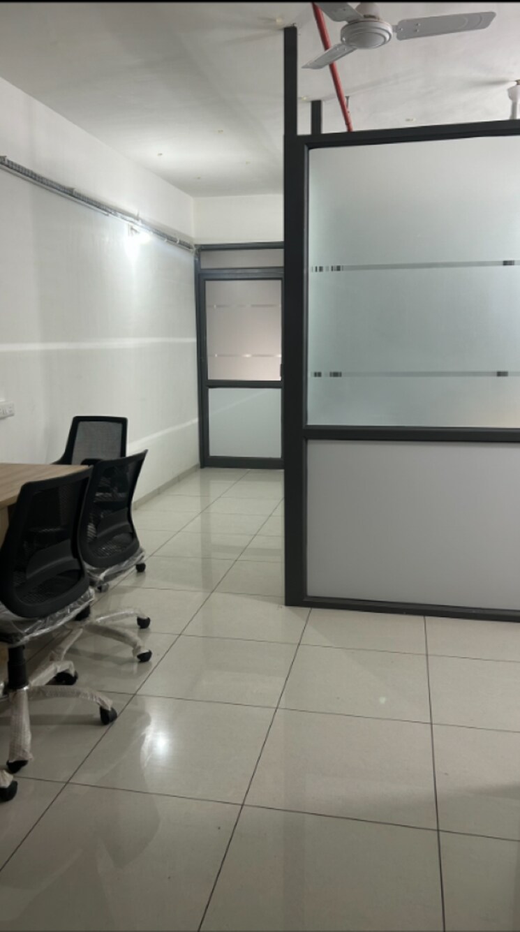 Team Area, chandkheda Commercial Office Space 1100 Sq.Ft. In Chandkheda Ahmedabad 9608843