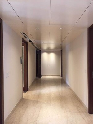 Room in 4 BHK Apartment at Panchsheel Park – for Rent