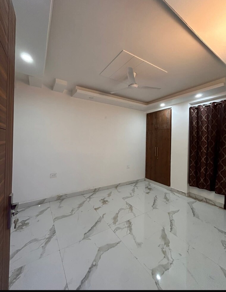 Room, freedom fighters enclave 3 Bedroom 1400 Sq.Ft. Apartment In Freedom Fighters Enclave Delhi 9632259