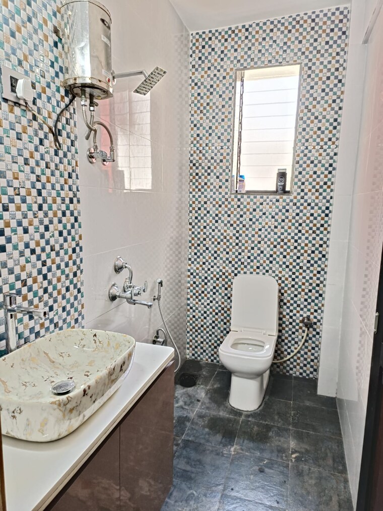 Bathroom, silver-croft-bandra 2.5 Bedroom 1000 Sq.Ft. Apartment In Bandra West Mumbai 9632235