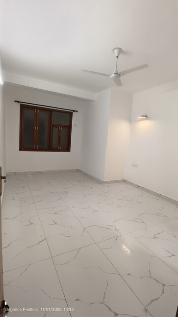 Room in 3 BHK Builder Floor at Vasant Kunj – for Rent