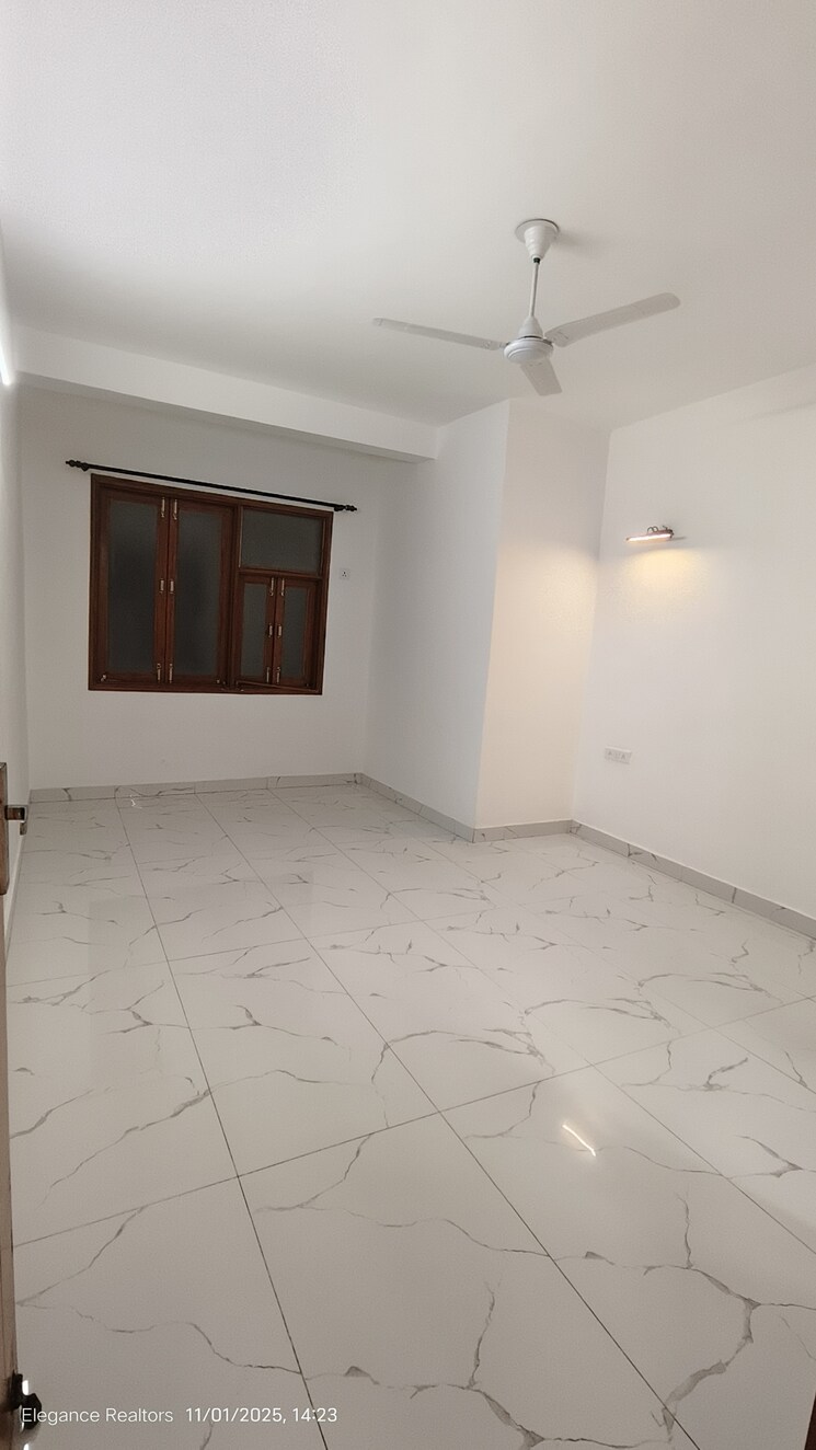 Room, vasant kunj 3 Bedroom 1500 Sq.Ft. Builder Floor In Vasant Kunj Delhi 9632374