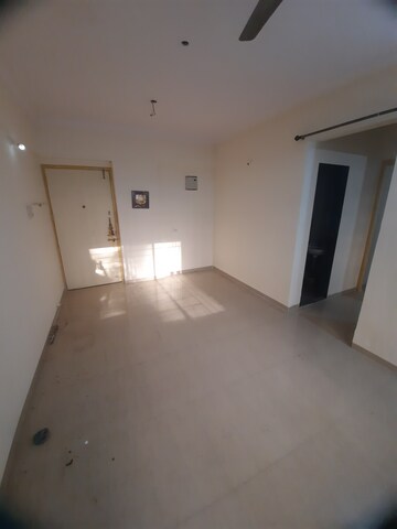 Room in 1 BHK Apartment at Arihant Plaza CHS, Owale – for Rent