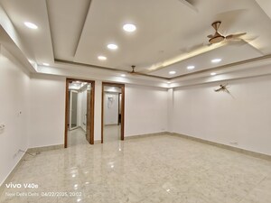 Room in 3 BHK Builder Floor at Vasant Kunj – for Rent