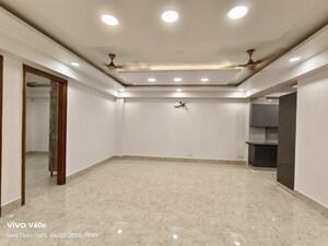 Room in 3 BHK Builder Floor at Vasant Kunj – for Rent