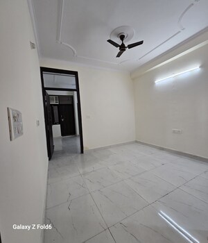 Room in 1 BHK Builder Floor at Chattarpur – for Rent