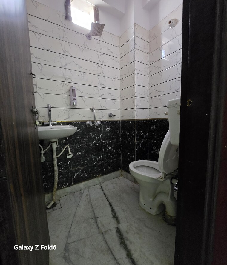 Bathroom, chattarpur 1 Bedroom 400 Sq.Ft. Builder Floor In Chattarpur Delhi 9632425