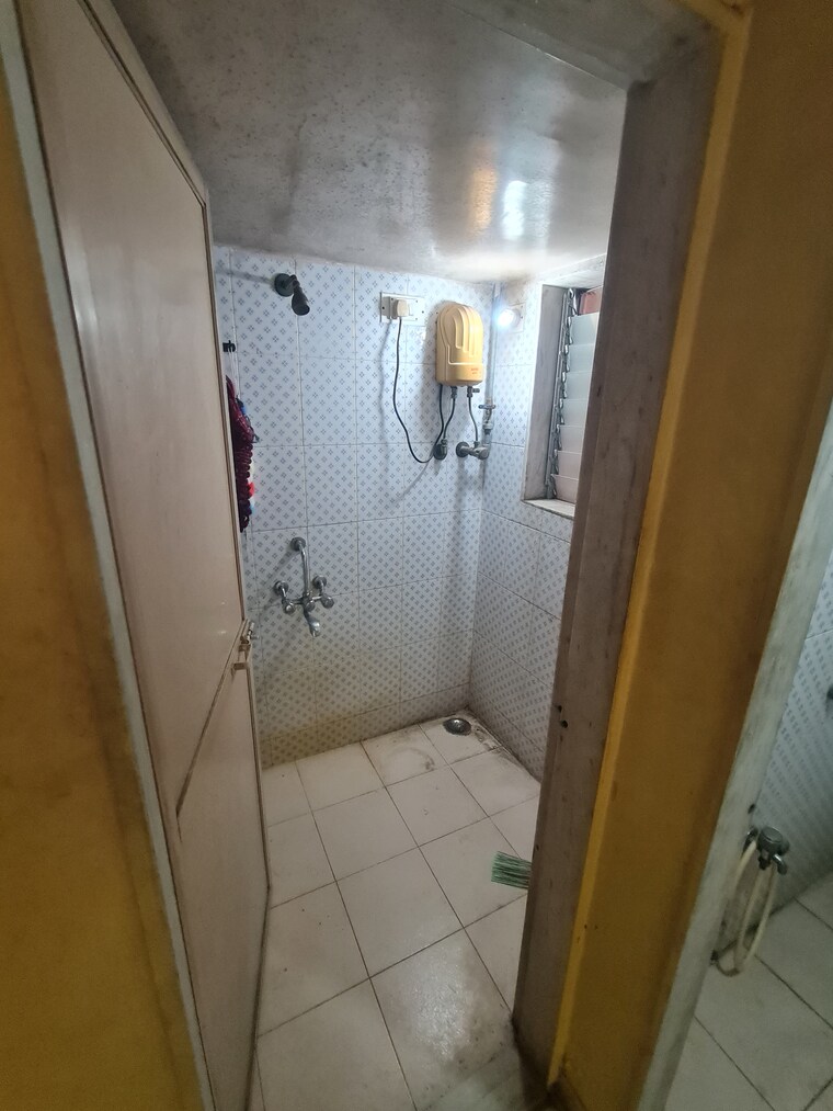 Bathroom, dadar west 1 Bedroom 470 Sq.Ft. Apartment In Dadar West Mumbai 9632277