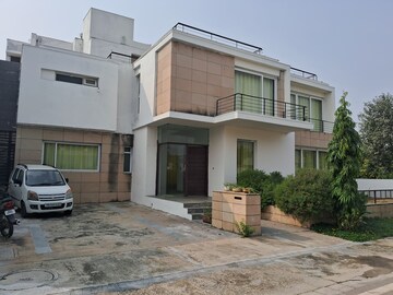 6+ BHK Villa – Exterior View View at Vatika Signature Villas, Sector 82 - for Sale