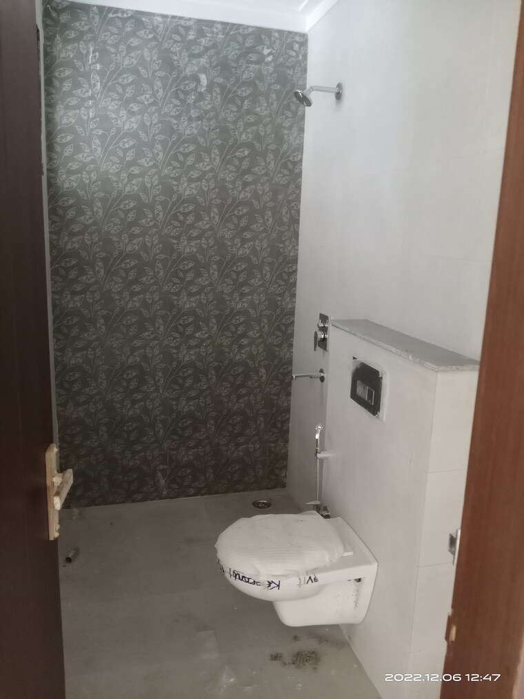 Bathroom, vasant kunj 3 Bedroom 1350 Sq.Ft. Builder Floor In Vasant Kunj Delhi 9632447