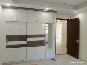 Room in 3 BHK Builder Floor at Vasant Kunj – for Rent