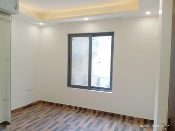 Room in 3 BHK Builder Floor at Vasant Kunj – for Rent