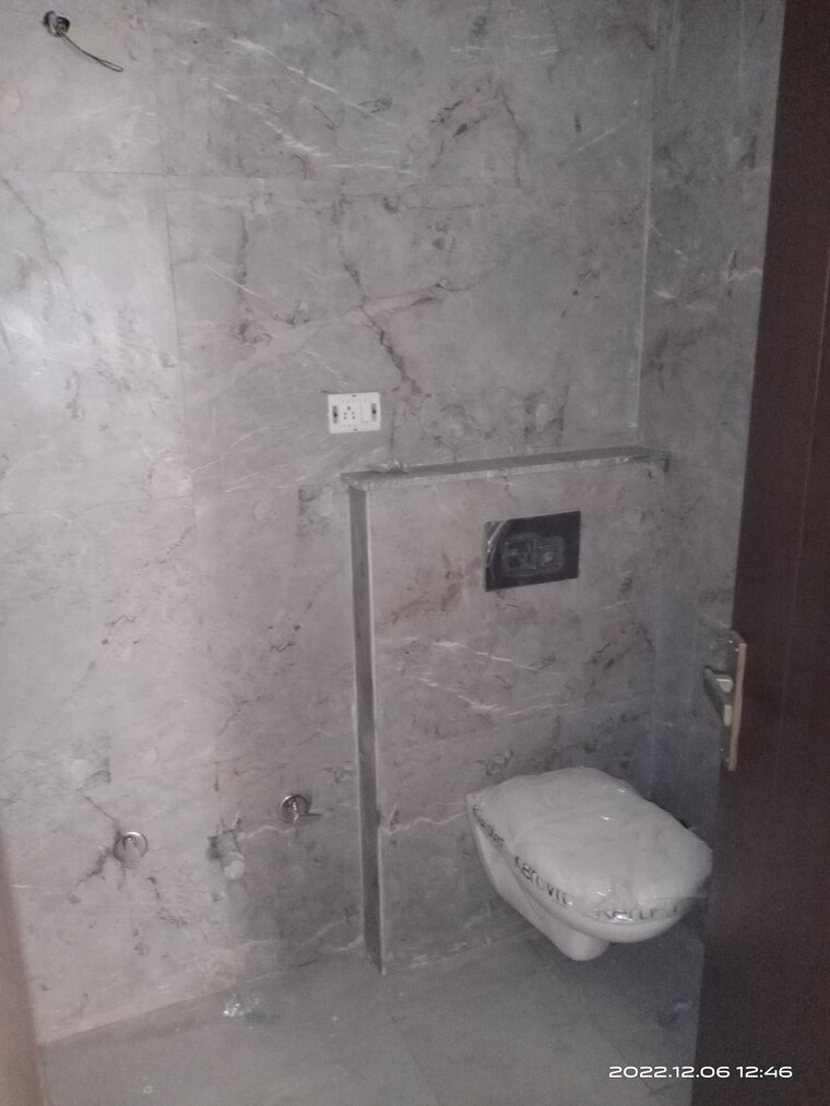 Bathroom, vasant kunj 3 Bedroom 1350 Sq.Ft. Builder Floor In Vasant Kunj Delhi 9632447