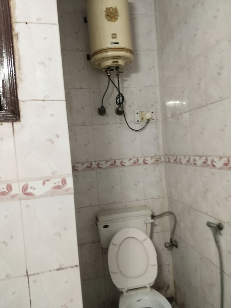 Bathroom, savitri nagar 2 Bedroom 900 Sq.Ft. Builder Floor In Savitri Nagar Delhi 9632456