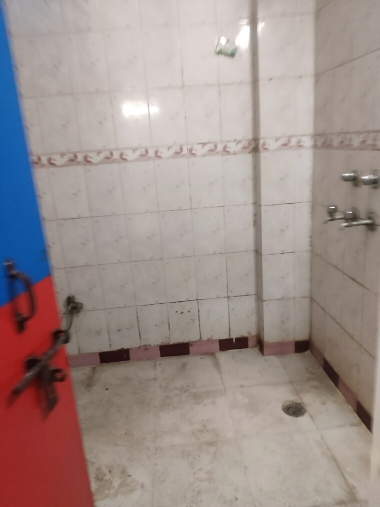 Bathroom, savitri nagar 2 Bedroom 900 Sq.Ft. Builder Floor In Savitri Nagar Delhi 9632456