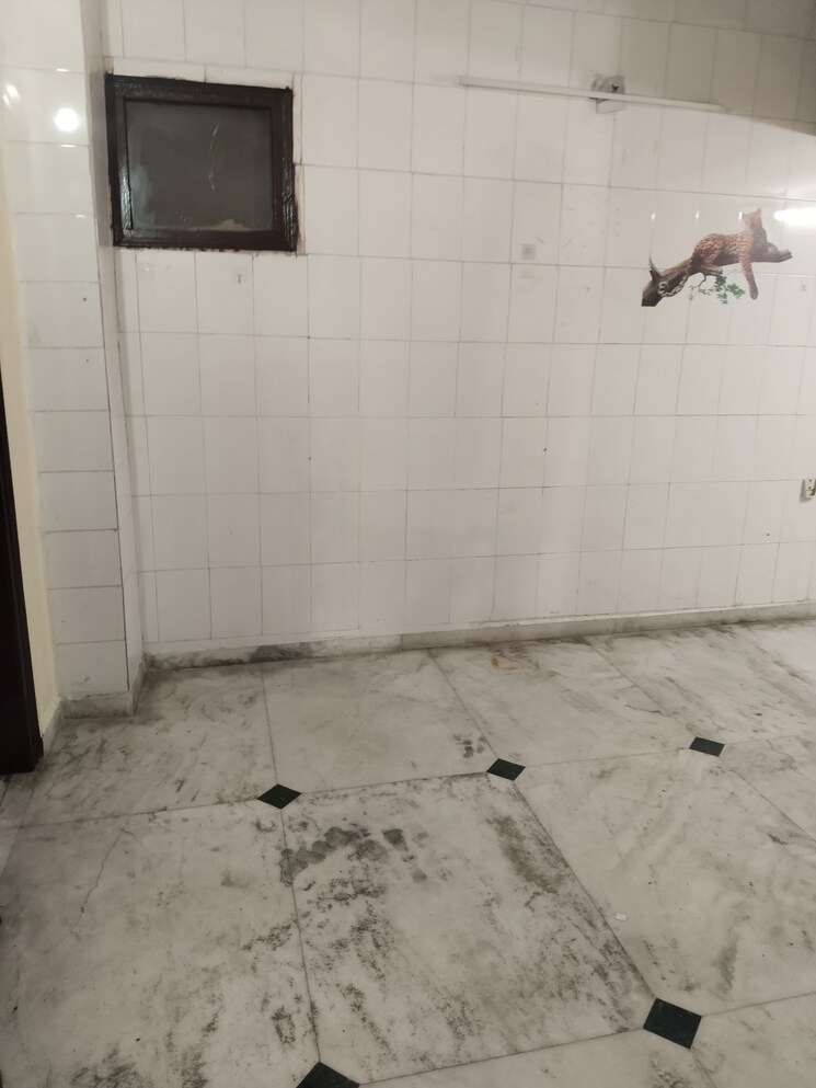 Bathroom, savitri nagar 2 Bedroom 900 Sq.Ft. Builder Floor In Savitri Nagar Delhi 9632456