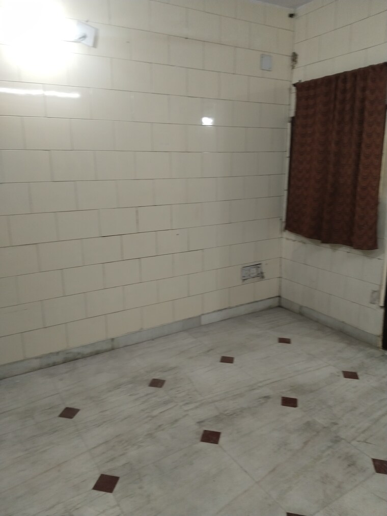 Bathroom, savitri nagar 2 Bedroom 900 Sq.Ft. Builder Floor In Savitri Nagar Delhi 9632456