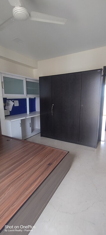 Room in 3 BHK Apartment at Zahra Tower, Worli – for Rent