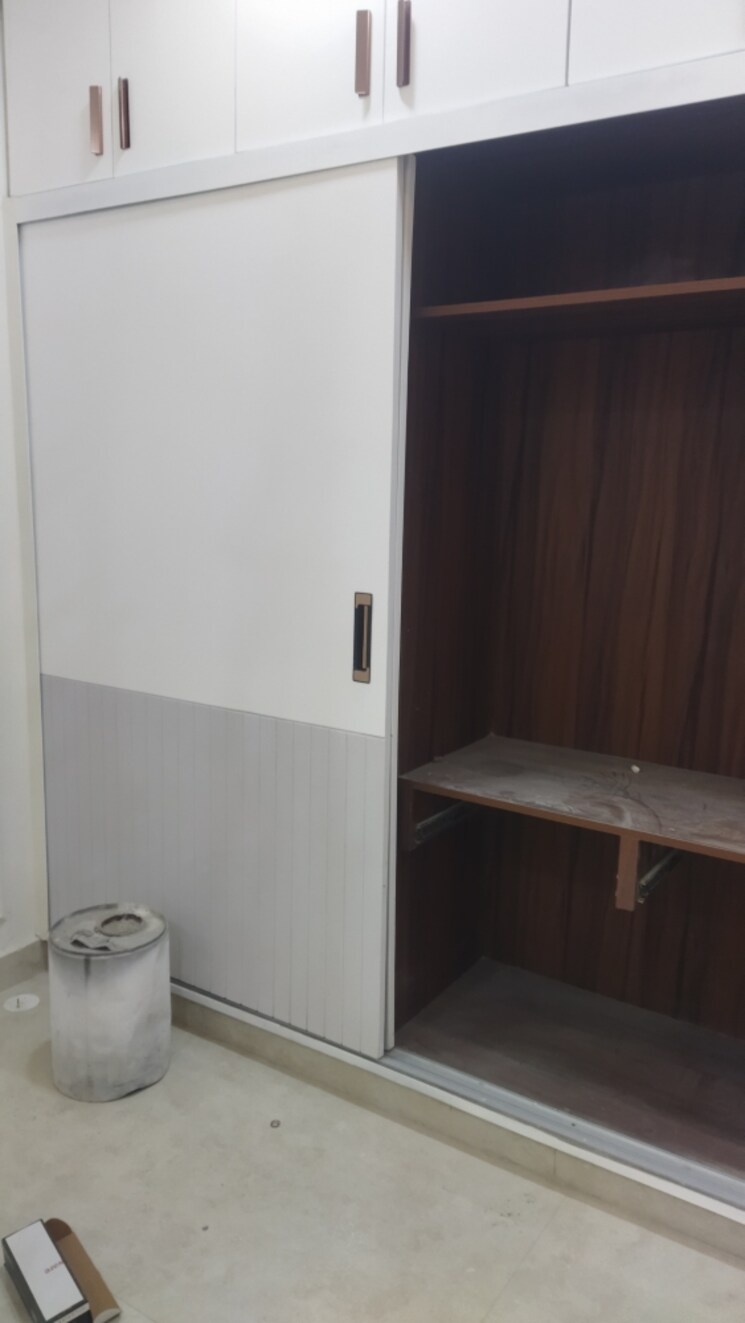 Room, rohini sector 24 3 Bedroom 900 Sq.Ft. Builder Floor In Rohini Sector 24 Delhi 9632494