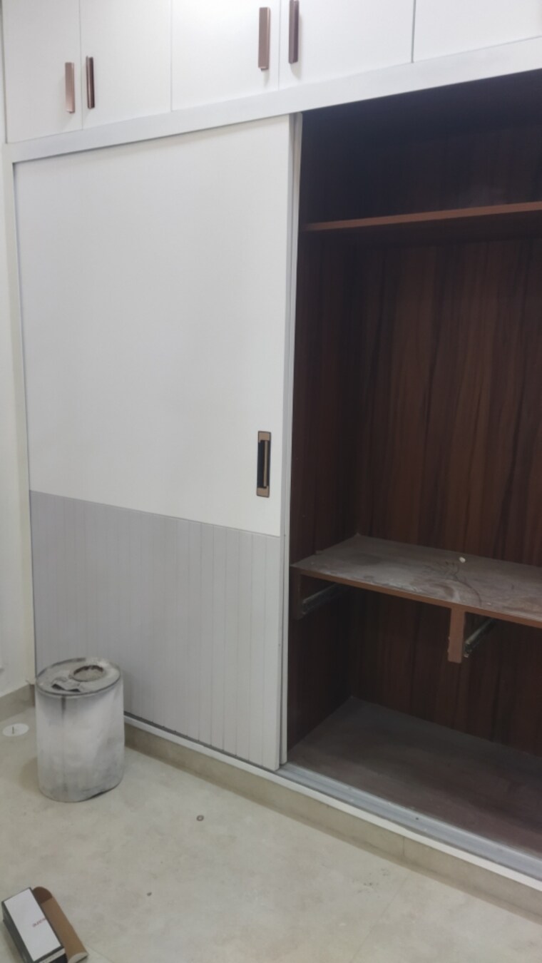 Room, rohini sector 24 3 Bedroom 900 Sq.Ft. Builder Floor In Rohini Sector 24 Delhi 9632494